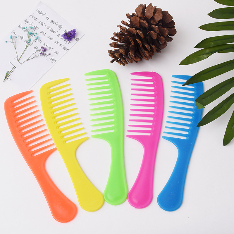 Common wide tooth plastic hair combs